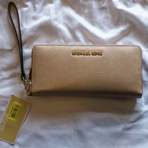 NWT MK Crossgrain Leather Continental Wristlet